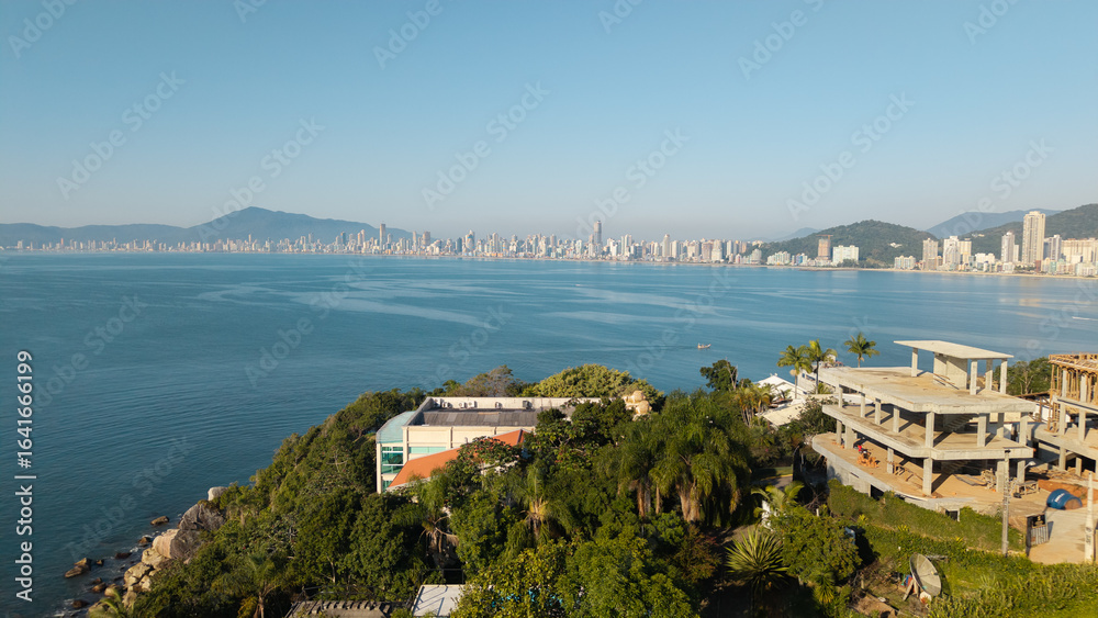 Obraz premium Scenic coastal view of Itapema and Meia Praia from hillside, Santa Catarina, Brazil.