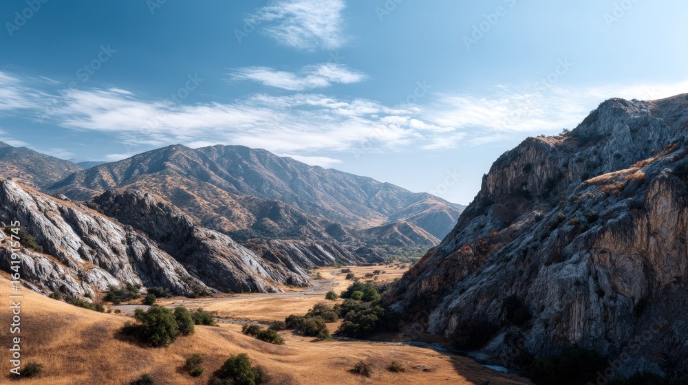 Obraz premium Expansive mountain valley under a clear sky.