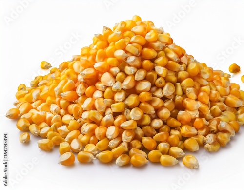 mucchio di chicchi di mais per pop corn scontornati su sfondo trasparente