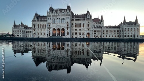 Принти на полотні parliament in budapest