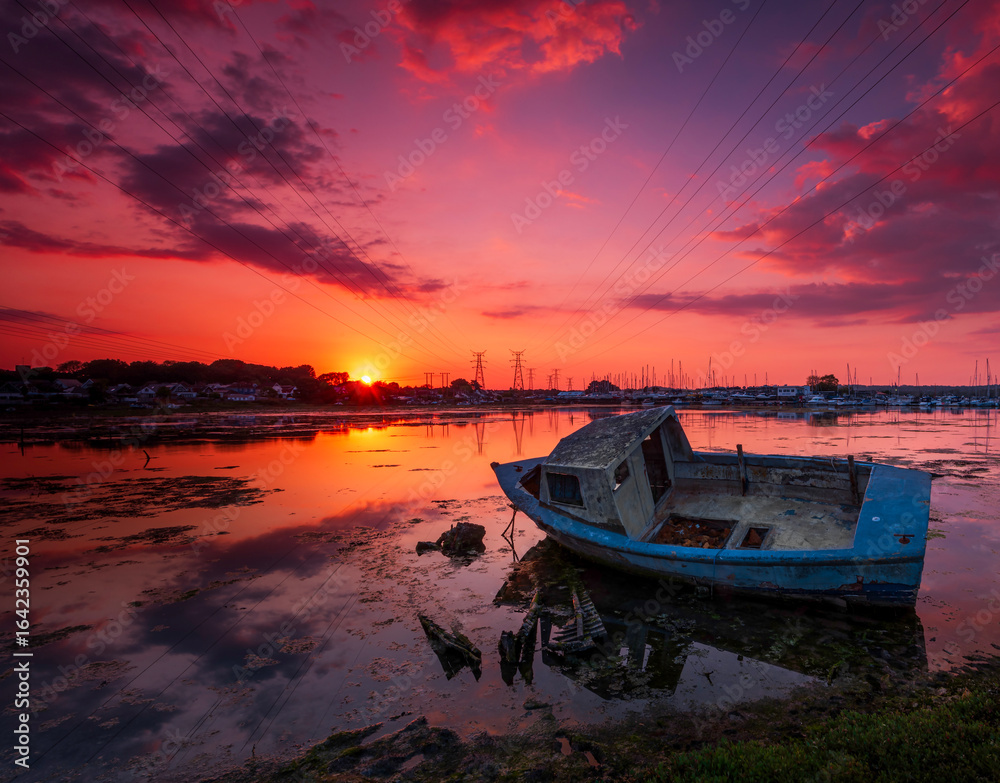 Naklejka premium Derelict boats in the backwaters of Holes Bay, Poole Harbour at low tide