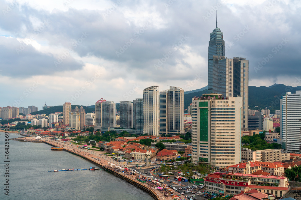 Obraz premium View of the Zhifu District on the shore of Bohai Bay in the Yellow Sea on a sunny summer day, Yantai, Shandong, China