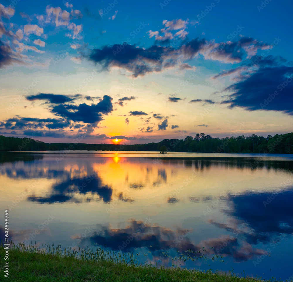 Fototapeta premium sunset over the lake