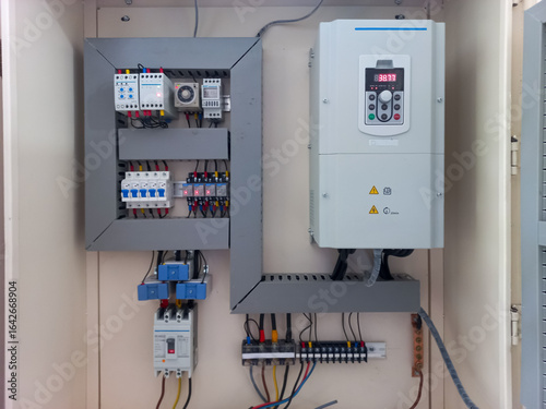Canvas-taulu Electrical Control Panel with Variable Frequency Drive and Components