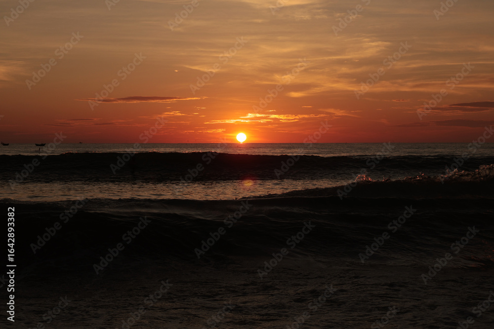Obraz premium Sunrise at Da Nang beach, summer travel in vietnam 