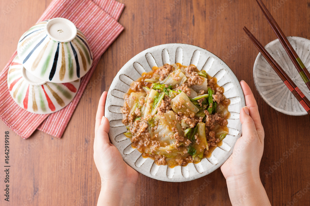 Φωτογραφία 【白菜の麻婆炒め】冬に旬を迎えた白菜を豚挽肉と中華風に仕上げた麻婆炒め。