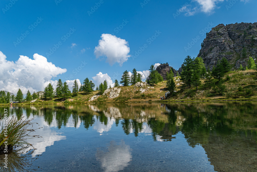 Naklejka premium L’incantevole Lago Nero alle pendici di Rocca la Meja, iconica montagna della Valle Maira