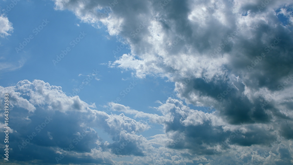 Obraz premium The Stunning and Beautiful Cloudy Skies Captured in Various Unique and Varying Perspectives