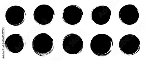 Set of grunge round shapes
