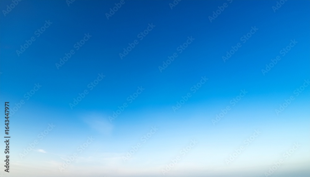 Fototapeta premium blue sky fading to white background gradient