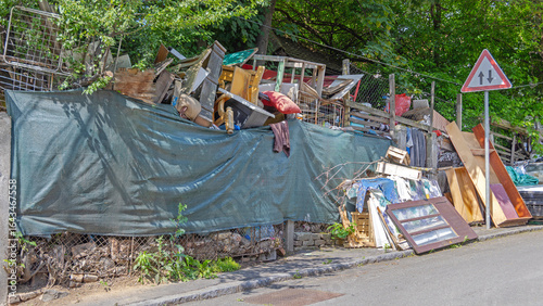 Canvastavla Trash Waste Garbage Clutter Bunch of Old Things Pile of Junk Hoarder House Probl