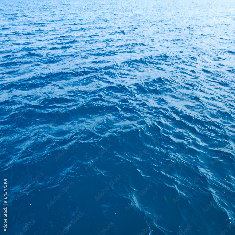 Obraz premium A view of deep blue ocean waves.