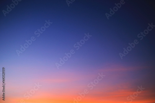 美しい朝焼けと青空
