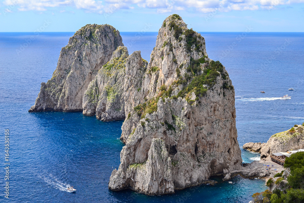 Obraz premium Faraglioni di Capri rock formations near Capri Island, Italy