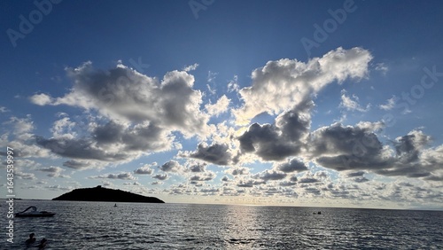Isola di Cirella in Calabria, Cosenza - Vista del cielo con nuvole sopra il mare