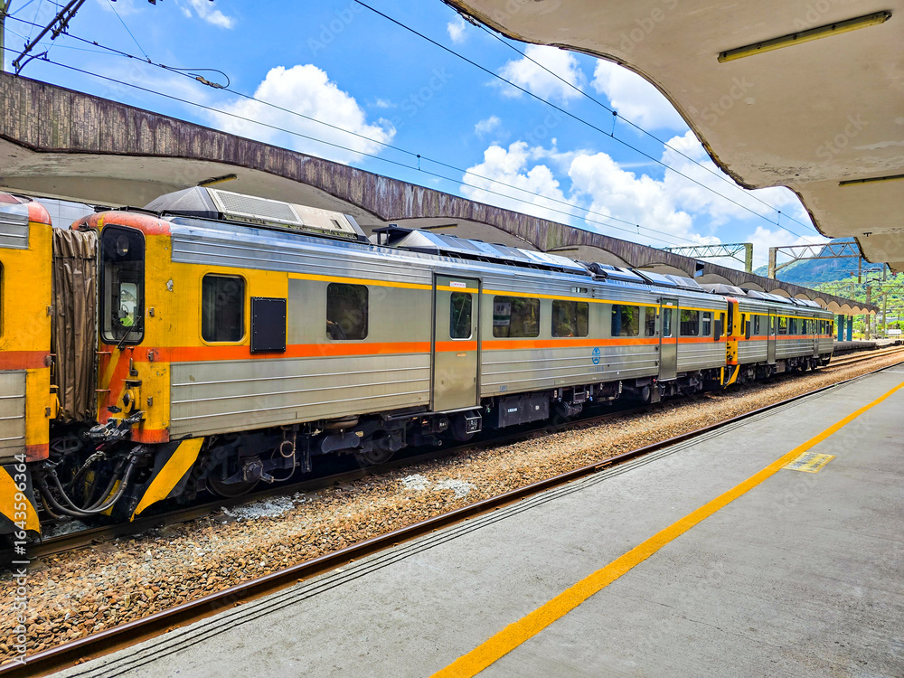 Obraz premium Taiwan Train Arriving at Station Platform