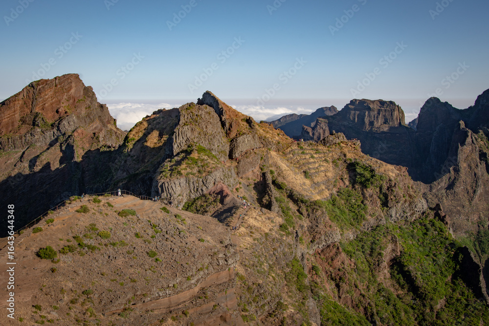 Obraz premium Vue panoramique au sommet du Pico do Ariero sur l'ile de Madère au Portugal