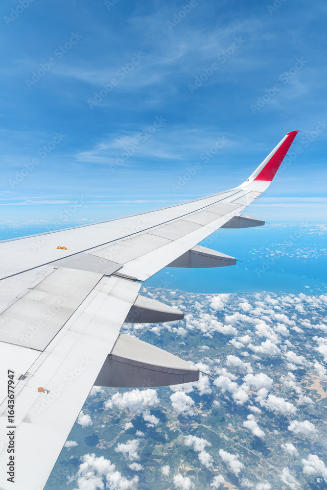 Obraz premium Awesome view of the Earth under the airplane wing