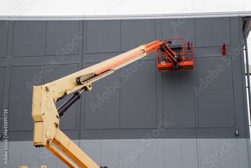 Bild auf Leinwand Elevated pedestrian overground crossing tunnel facade painting using a telescopi