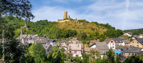 Bild auf Leinwand Monreal, schönstes Dorf von Rheinland-Pfalz, Vordereifel, Deutschland