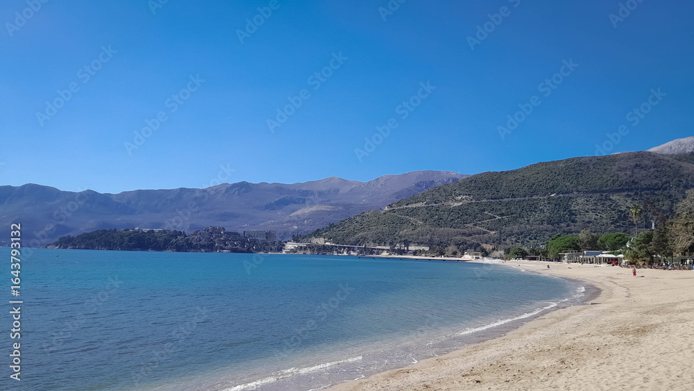 Obraz premium Beach in Budva at early summer.