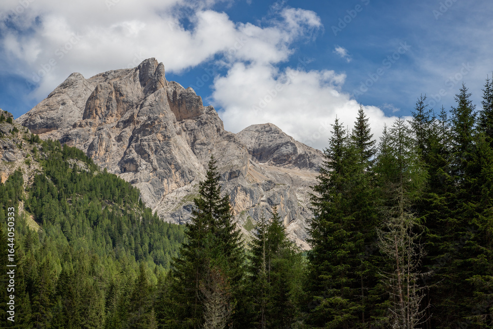 Obraz premium Il Gran Vernel, il Piccolo Vernel e la Marmolada, nelle Dolomiti patrimonio Unesco, in Val Contrin e Val di Fassa, Trentino Alto Adige, Italia