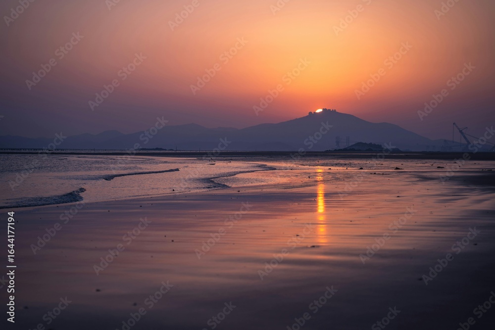 Naklejka premium sunset over the sea