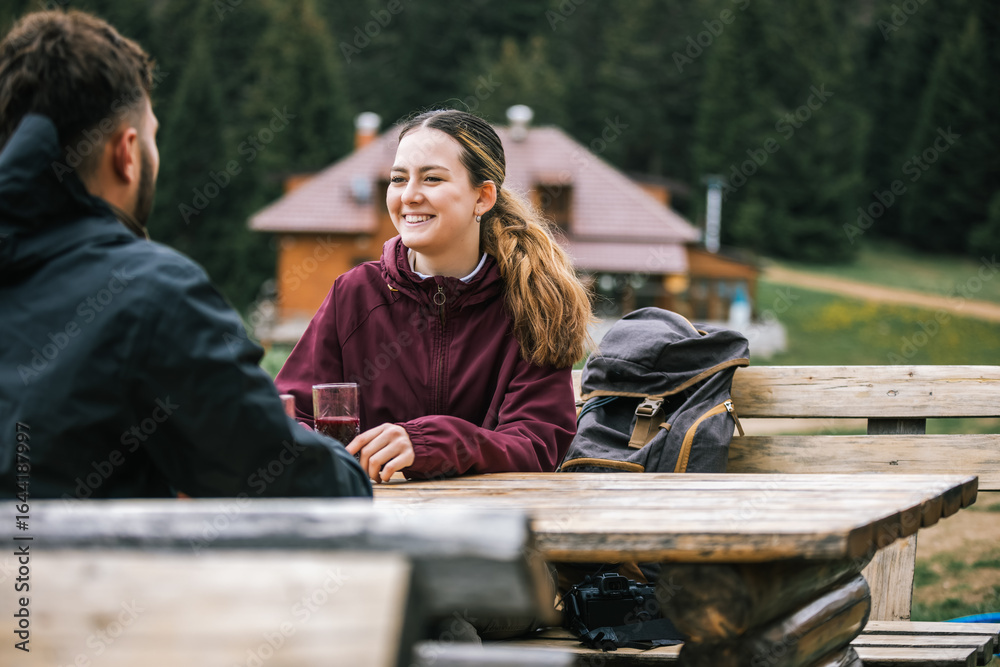 Fototapeta premium Hikers Enjoy Fresh Juice with Scenic Mountain View