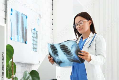 Female doctor with x-ray im...