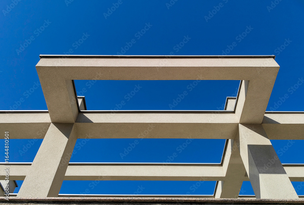 Obraz premium Concrete Rooftop Against Clear Blue Sky – Low Angle Perspective