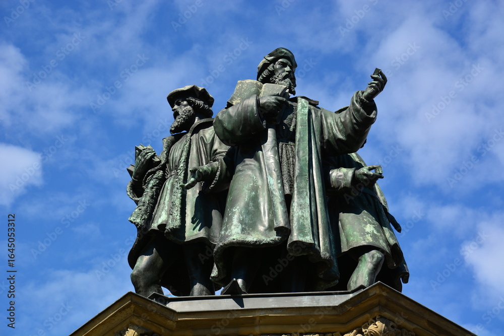 Obraz premium Frankfurt, Germany - View of the monument to Johannes Gutenberg (inventor of book printing) in the city of Frankfurt on the Main