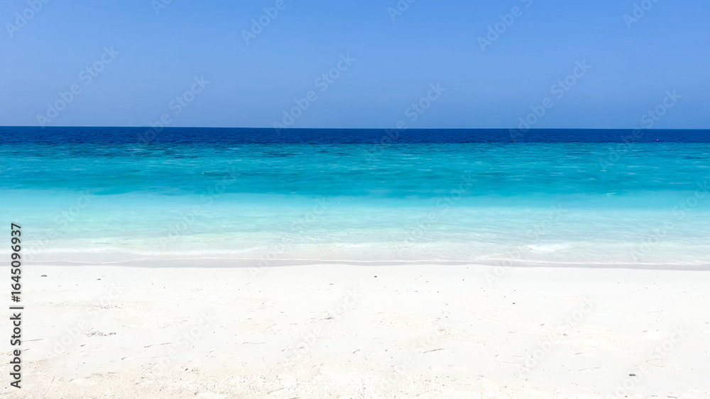 Fototapeta premium white sand beach