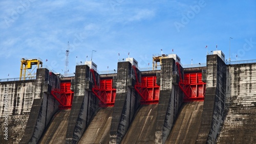 Flood gate dam ate closed.