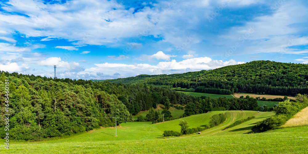 Fototapeta premium Blick in die Fränkische Schweiz von Hannberg und Langenloh bei Waischenfeld aus 2
