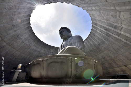 Foto The Hill Of the Buddha and Moai statues is the most famous landmark in Sapporo,