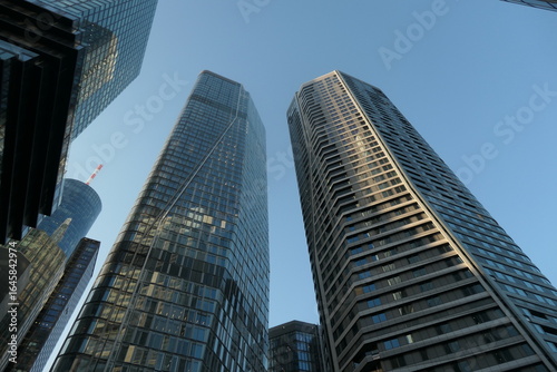 Wallpaper Mural Wolkenkratzer im Frankfurter Bankenviertel aus der Froschperspektive Torontodigital.ca