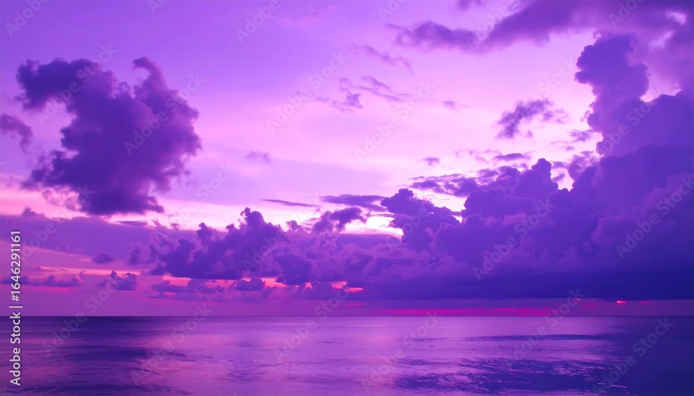 Obraz premium Dramatic purple sunset over calm ocean