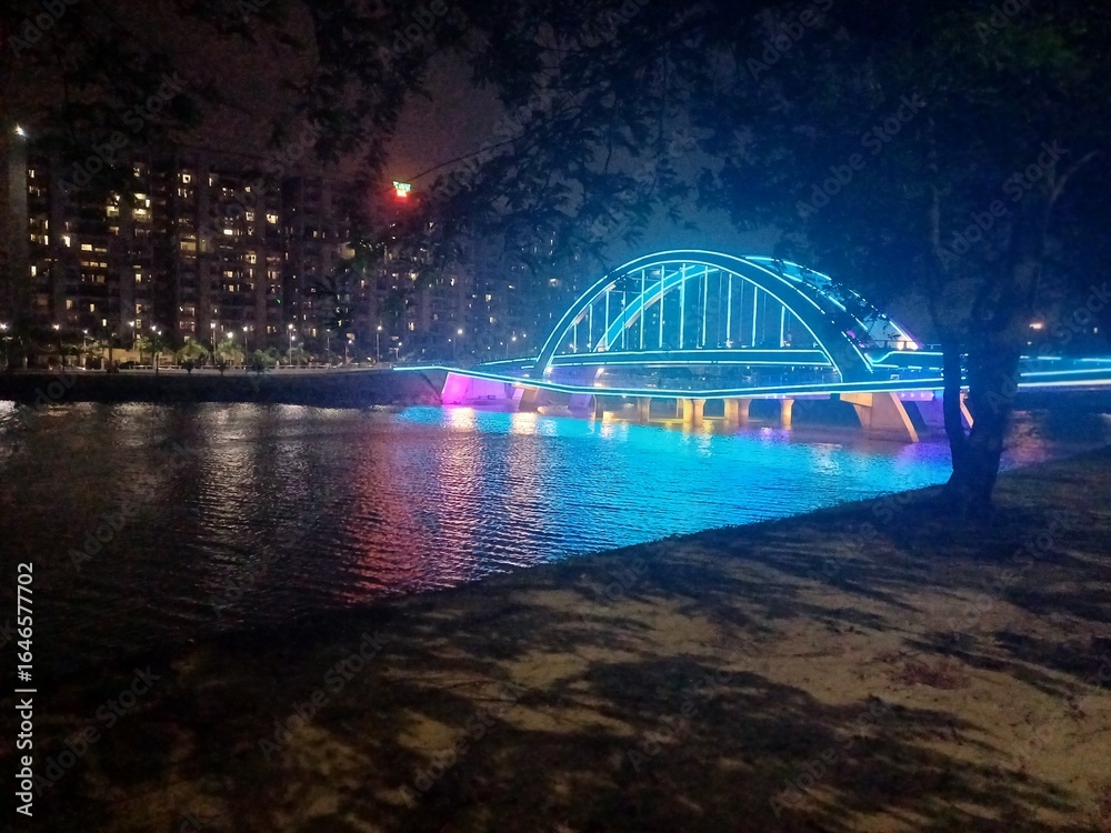 Obraz premium bridge at night with beatuful architecture 