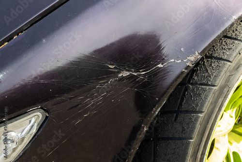 Foto 劣化した車Repairing the deteriorated body of an old car