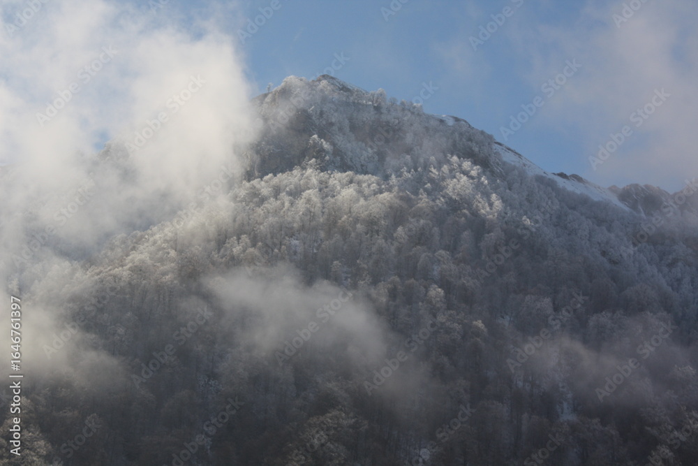 Obraz premium clouds in the mountains