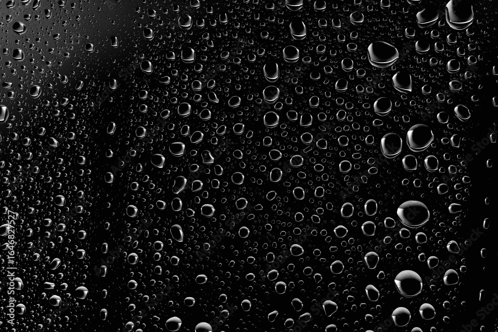 ガラスの表面についた水滴. ガラスの表面についた水滴.