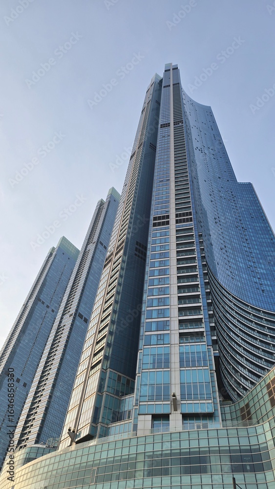 Fototapeta premium modern office building
