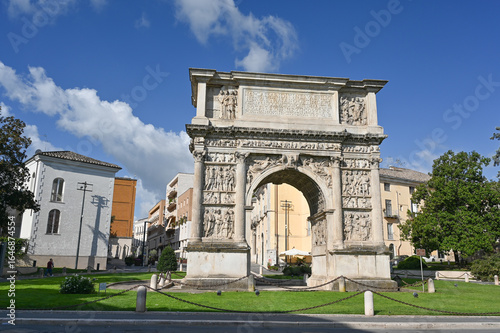 Wallpaper Mural Arco di traiano a Benevento Torontodigital.ca