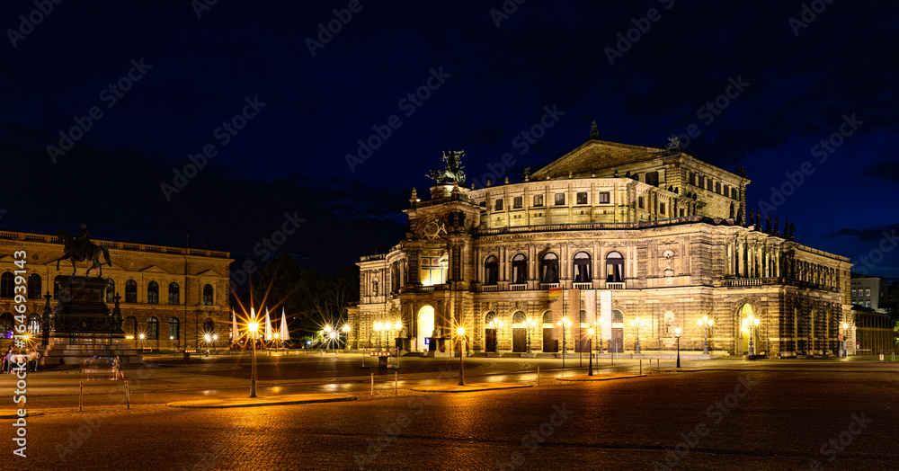 Naklejka premium Semperoper bei Nacht