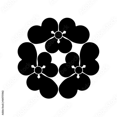 片喰紋・三つ頭合せ片喰（みつかしらあわせかたばみ）