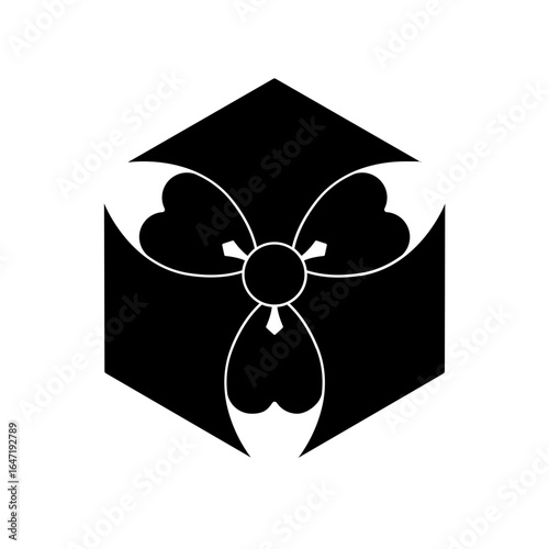 片喰紋・亀甲型剣片喰（きっこうがたけんかたばみ）/ 大剣片喰（たいけんかたばみ）