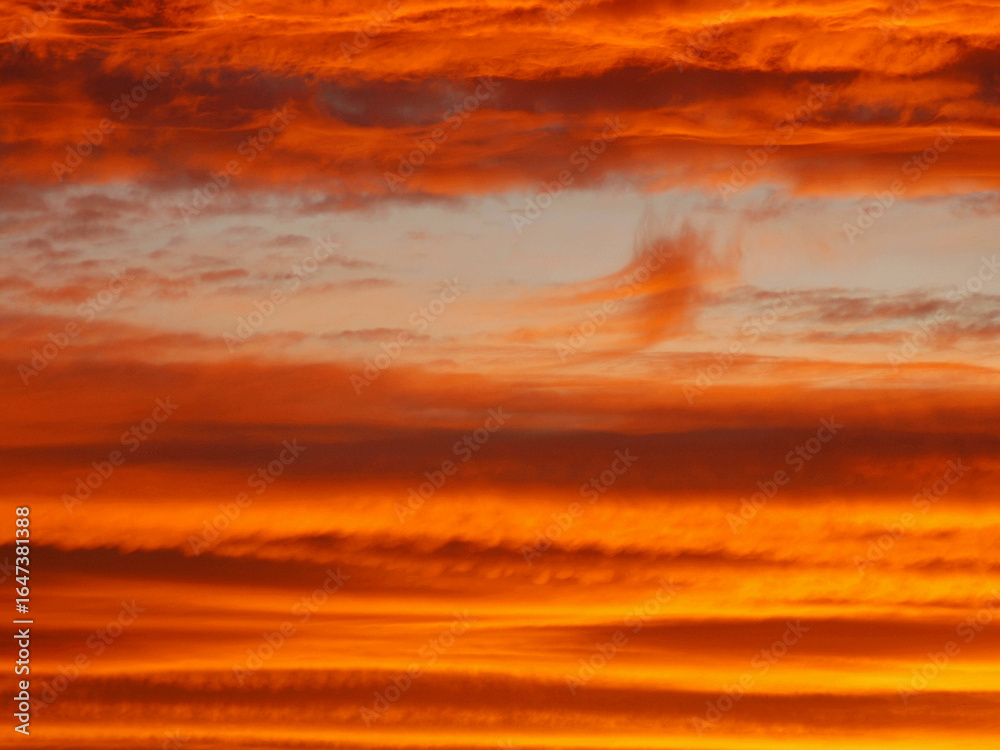 Fototapeta premium Thick layer of altostratus clouds over Alcoletge at dawn 
