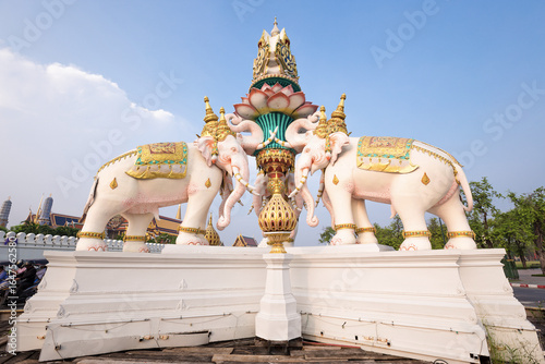 Photography Three Erawan statues and symbols King, In front of the Grand Palace, Emerald Bud