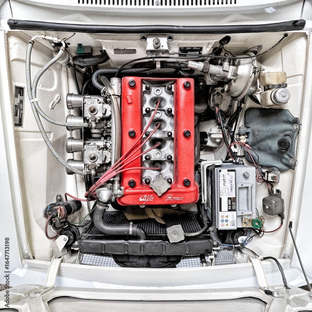 Fototapeta premium Motor eines Alfa Romeo Julia 1300 Super Nova