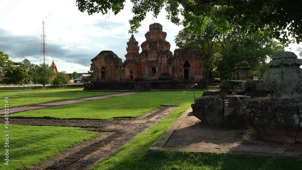 Prasat Sikhoraphum (Sikornpoom Castle), Khmer art styled temple in the province of Surin, Thailand
Prasat Sikhoraphum (Sikornpoom Castle), Khmer art styled temple in the province of Surin, Thailand